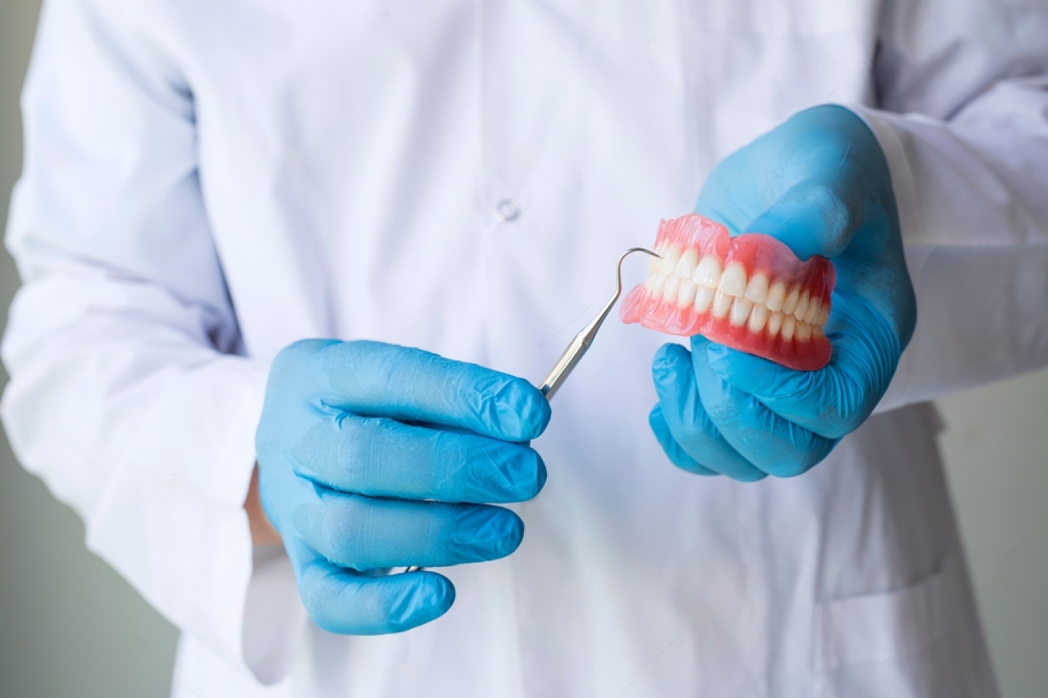 https://www.tooth-tastic.com/wp-content/uploads/2024/08/6-Zircon-Crown.jpeg